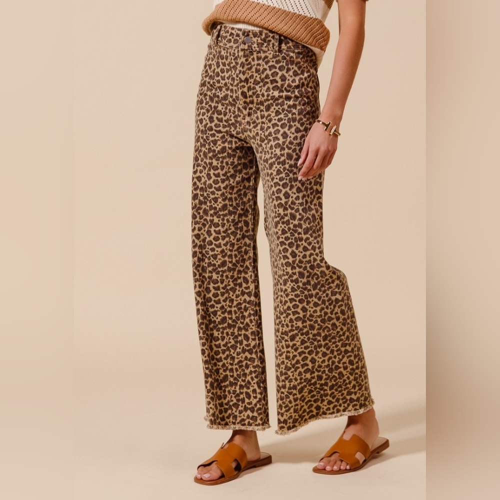 Last Day ♡ SO ME Mid Rise Leopard Twill Frayed Hem Wide Leg Pants - Picture 7 of 9